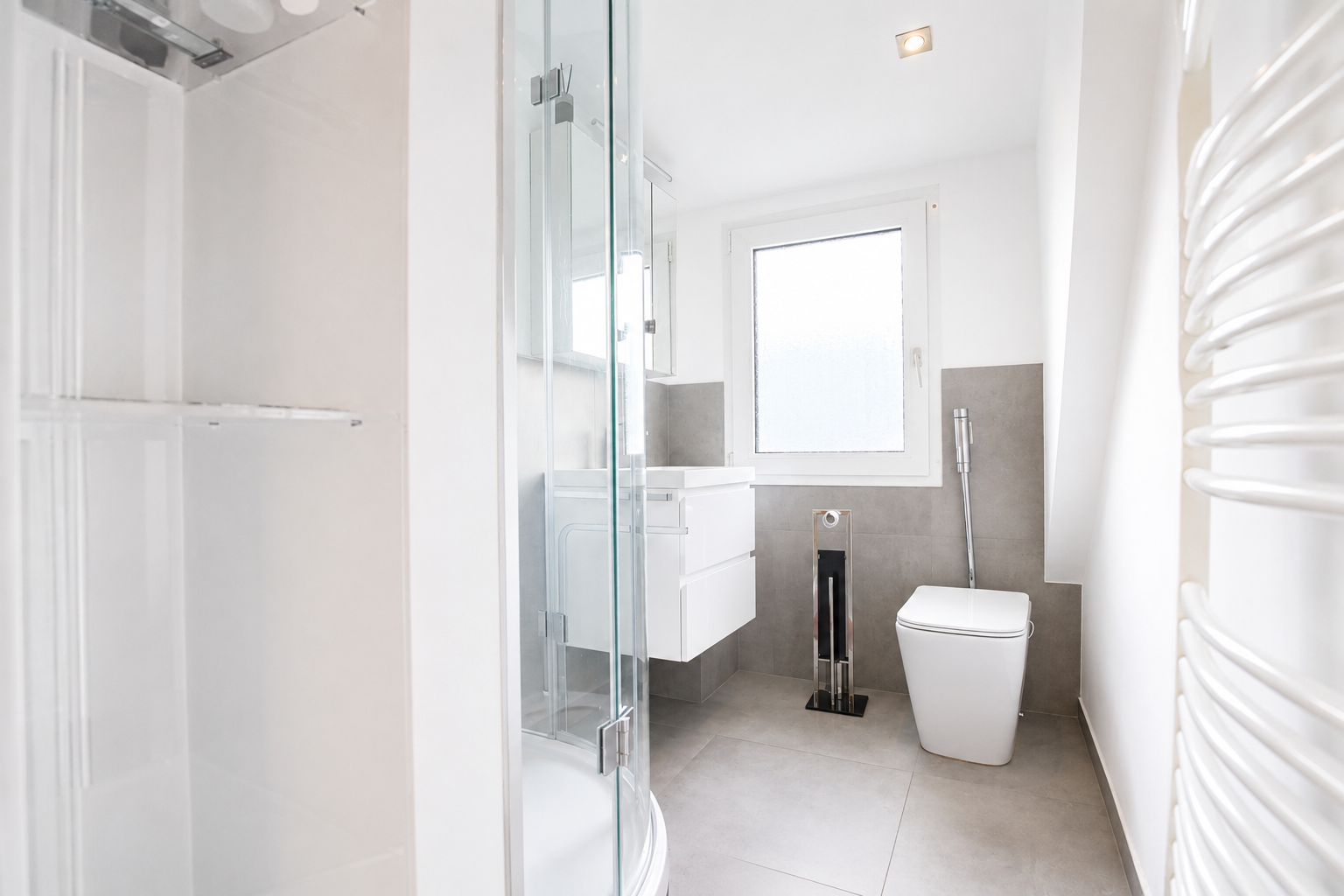 Helle ca. 80 m² große 2-Zimmer-Maisonettewohnung mit Spitzboden, Einbauküche und Tageslichtbad - Foto 4