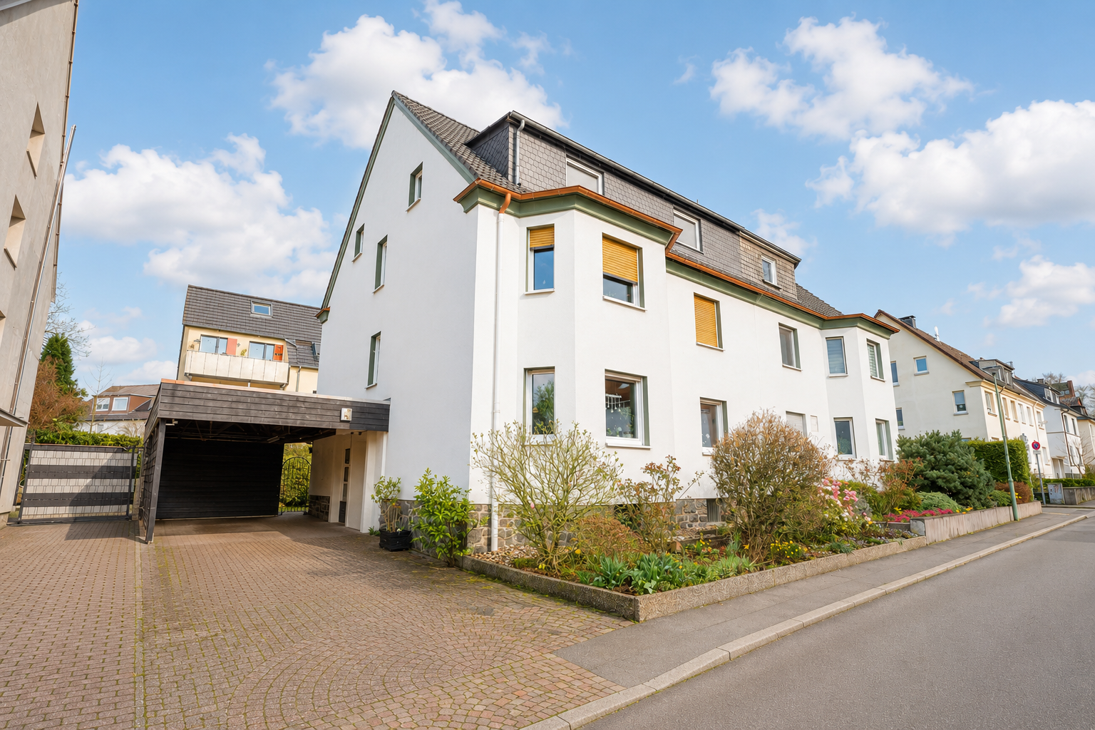 Helle ca. 80 m² große 2-Zimmer-Maisonettewohnung mit Spitzboden, Einbauküche und Tageslichtbad - Foto 2