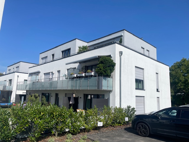 Lichtdurchflutetes, großzügiges Penthouse, 4 Zimmer, mit Aufzug & 2 Tiefgaragenstellplätzen - Photo 1