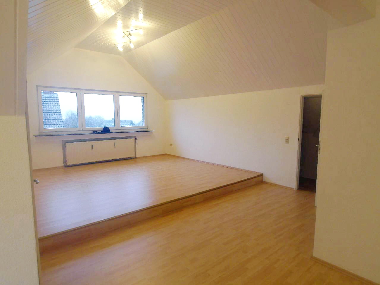 Stadt Blankenberg – Ideal für 1-3 Personen! 3-Zimmer-Dachgeschoßwohnung im ruhigen 3-Familienhaus - Foto 1
