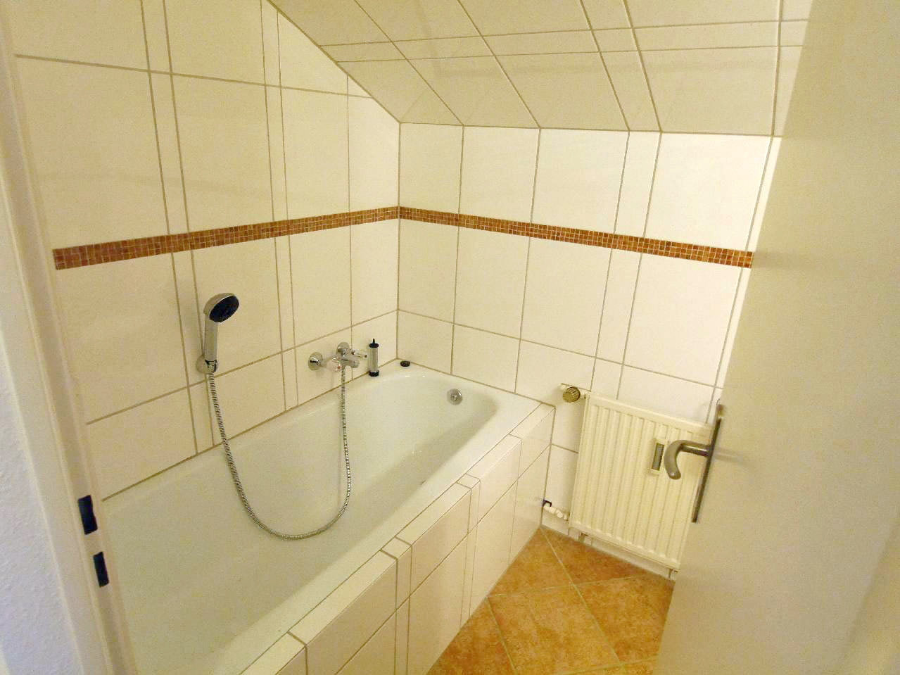 Stadt Blankenberg – Ideal für 1-3 Personen! 3-Zimmer-Dachgeschoßwohnung im ruhigen 3-Familienhaus - Foto 3