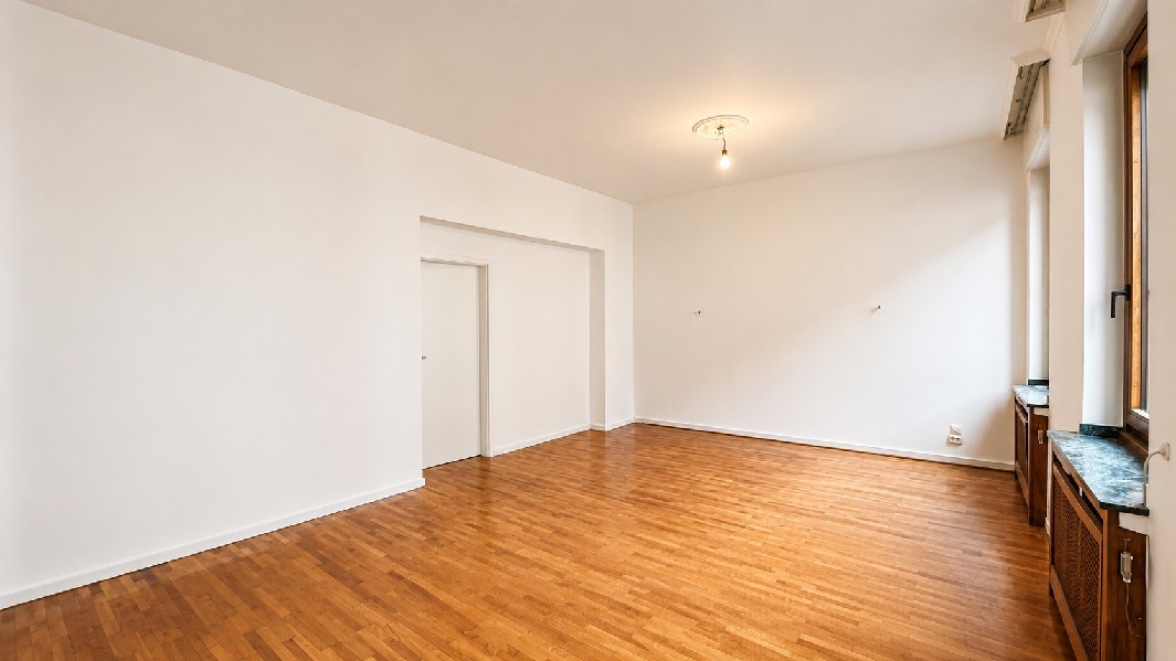 GROßZÜGIGE 3-ZIMMER WOHNUNG IN KREFELDER INNENSTADT ZU MIETEN! - Photo 1