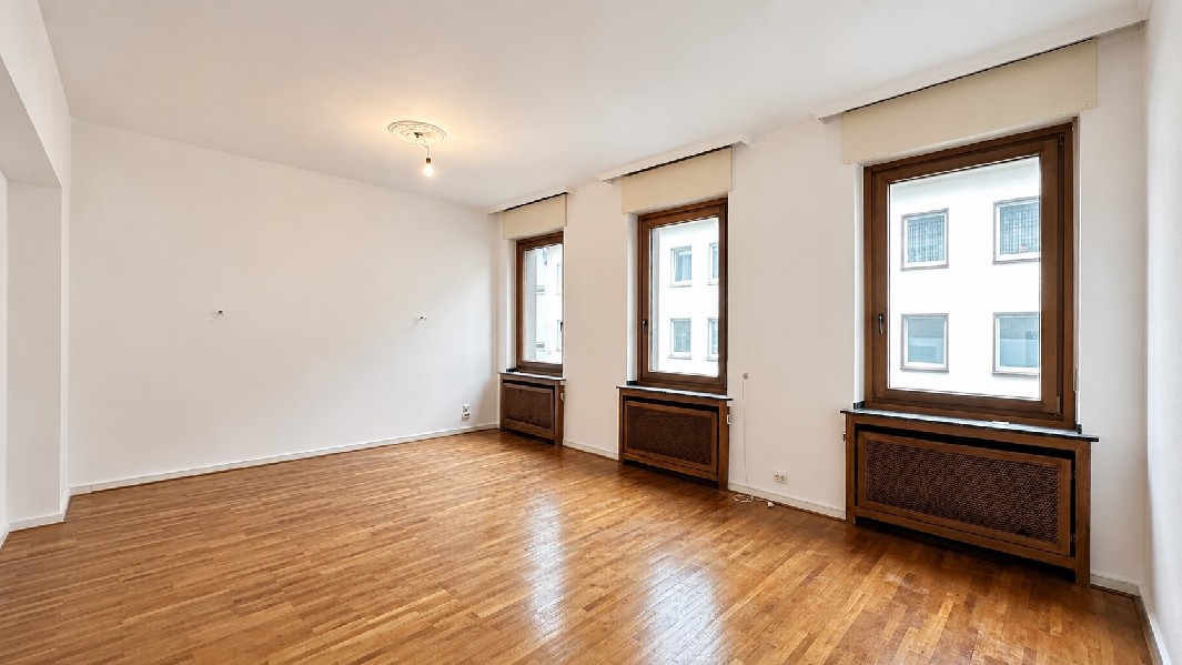 GROßZÜGIGE 3-ZIMMER WOHNUNG IN KREFELDER INNENSTADT ZU MIETEN! - Photo 2