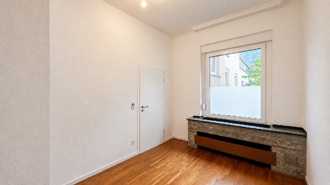 GROßZÜGIGE 3-ZIMMER WOHNUNG IN KREFELDER INNENSTADT ZU MIETEN! - Photo 3